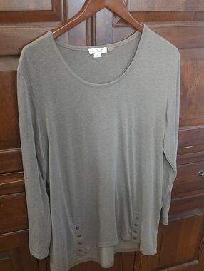 Simply Noelle Olive Scoop Neck Tunic with Hem Button Detail